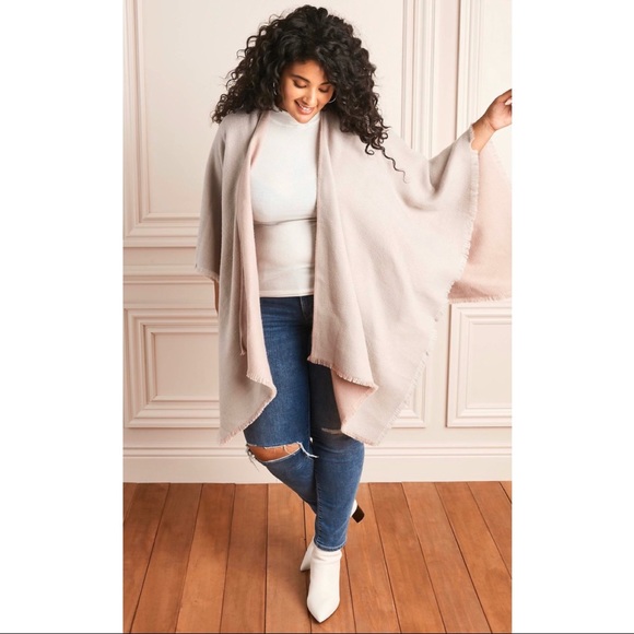 ❌SOLD❌ Reversible Blanket Poncho in Blush/Grey - Picture 4 of 6